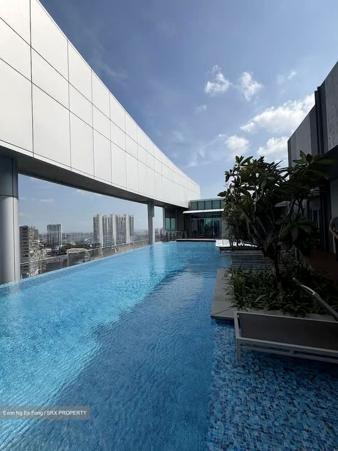 Arc 380 (D8), Office #549380911